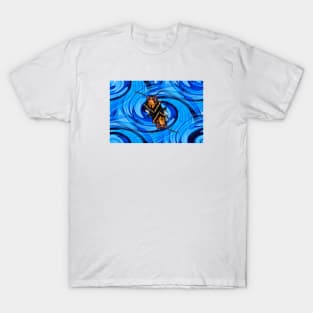 Hornet in the whirlpool / Swiss Artwork Photography T-Shirt